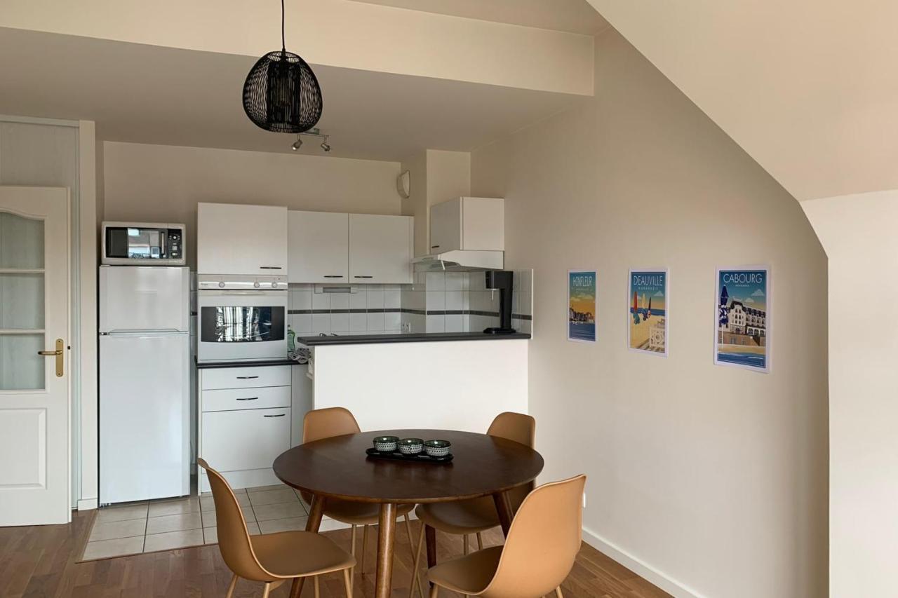 JOLI 41 m avec wifi et BALCON proche de la PLAGE Deauville Extérieur photo