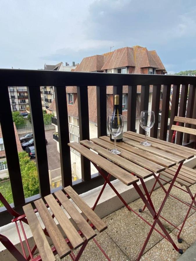 JOLI 41 m avec wifi et BALCON proche de la PLAGE Deauville Extérieur photo