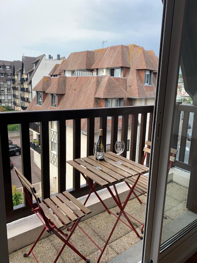 JOLI 41 m avec wifi et BALCON proche de la PLAGE Deauville Extérieur photo