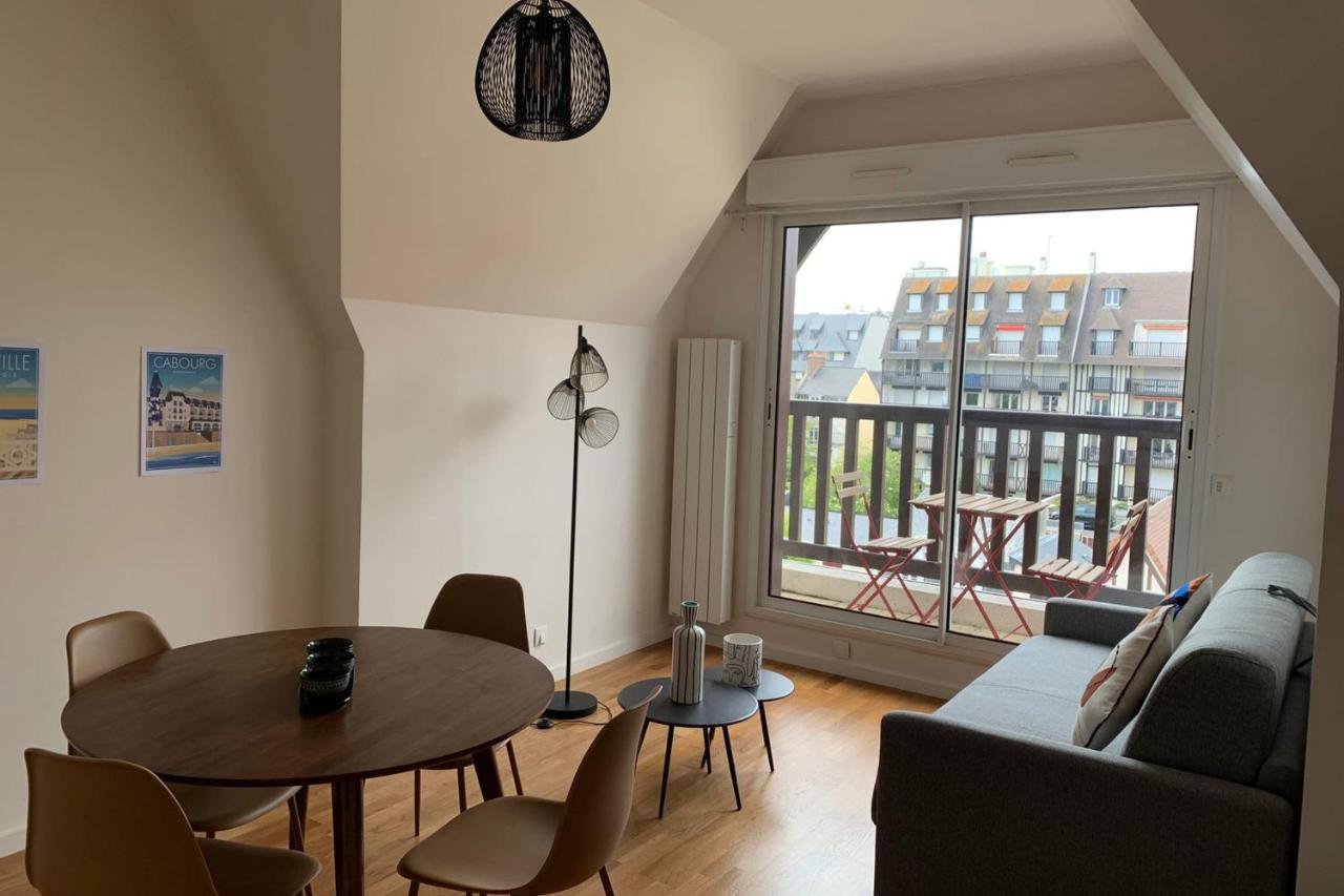 JOLI 41 m avec wifi et BALCON proche de la PLAGE Deauville Extérieur photo