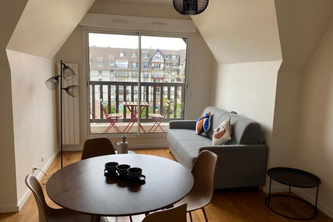 JOLI 41 m avec wifi et BALCON proche de la PLAGE Deauville Extérieur photo