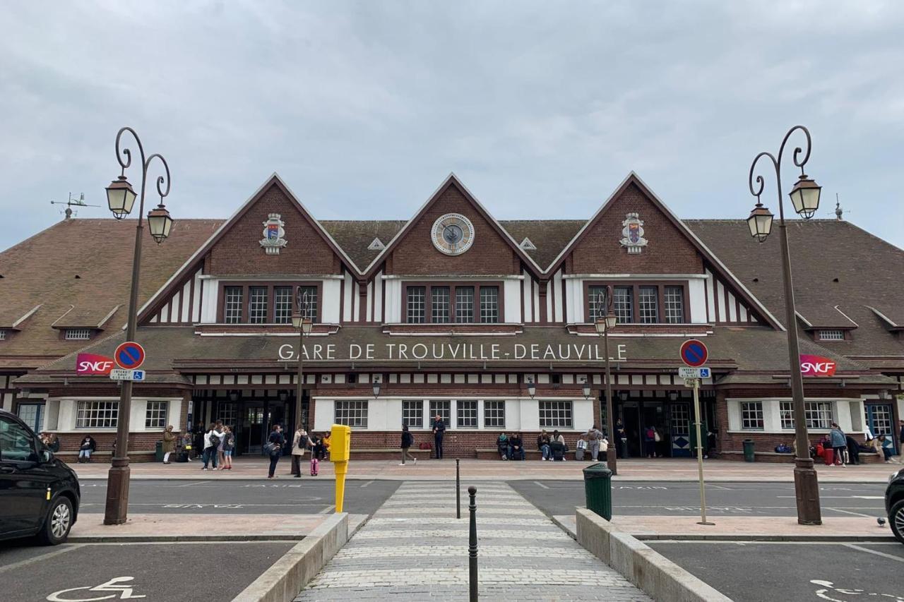 JOLI 41 m avec wifi et BALCON proche de la PLAGE Deauville Extérieur photo